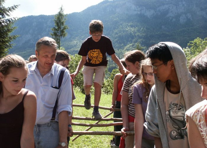 Kooperative Abenteuerspiele + Floßbau Kooperative Abenteuerspiele + Floßbau